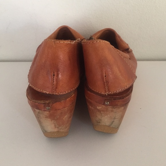 SOLD Vintage leather Platform Clogs cut out Wood - Picture 6 of 7